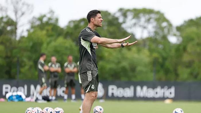 Xabi Alonso, Arda Güleri antrenmandan çıkardı Real Madrid antrenmanında dikkat çeken anlar: Yüksek sesle uyardı