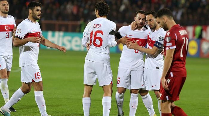Milli yıldızlardan Galatasaraya yeşil ışık Hem Hakan Çalhanoğlu hem Orkun Kökçü...