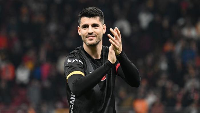 Galatasaraydan transferde malumun ilanı Menajeri İstanbula geliyor, imzalar atılıyor