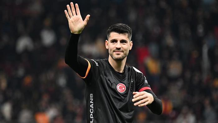 Galatasaraydan transferde malumun ilanı Menajeri İstanbula geliyor, imzalar atılıyor