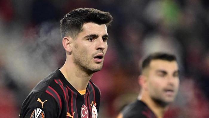 Galatasaraydan transferde malumun ilanı Menajeri İstanbula geliyor, imzalar atılıyor