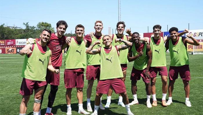 Galatasaraydan transferde malumun ilanı Menajeri İstanbula geliyor, imzalar atılıyor