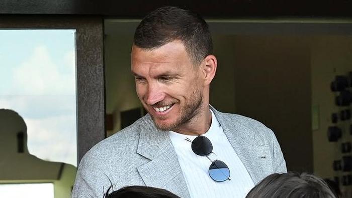 Edin Dzeko (Forvet) Serbest oyuncu -> Fiorentina