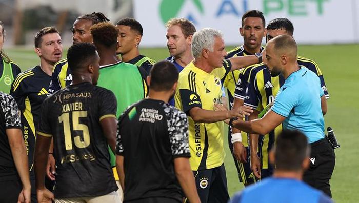 Portimonense-Fenerbahçe maçında saha karıştı Portekizlilerin tekme tokat futboluna sert tepki: Mourinho bile dayanamadı