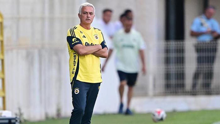 Jose Mourinhodan Fenerbahçe yönetimine çağrı: Transfer sözleri Karmaşık bir gerçeklik, henüz fazla futbolcu katılmadı