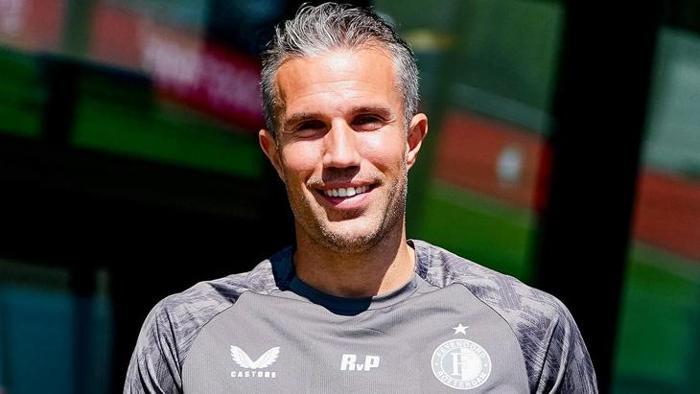 VAN PERSIE KADIKÖYE GELİYOR
