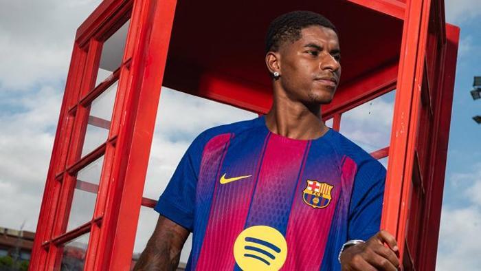 Marcus Rashford (Sol Kanat) Manchester United -> Barcelona