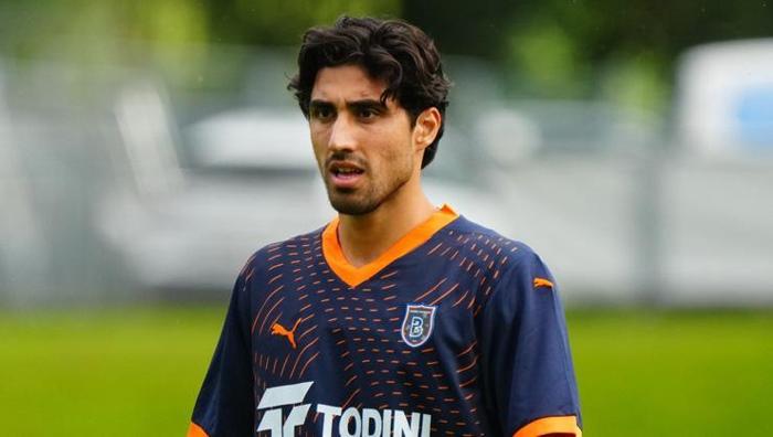Berkay Özcan (Orta saha) Başakşehir -> F. Karagümrük
