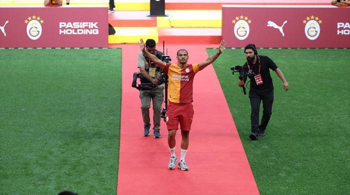 Galatasarayda Victor Osimhen ve Leroy Sane imzayı attı Taraftardan Ederson çağrısı...