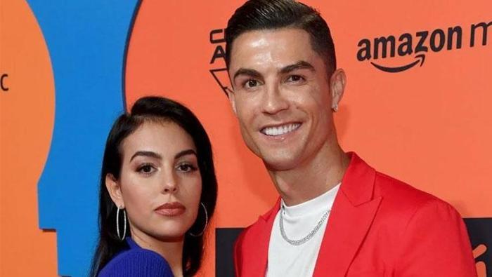 Cristiano Ronaldo için imzayı atıyor iddiası Menajeri kafa karıştırdı