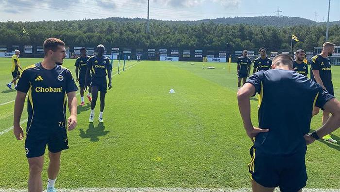 KANARYA, FEYENOORDA KARŞI