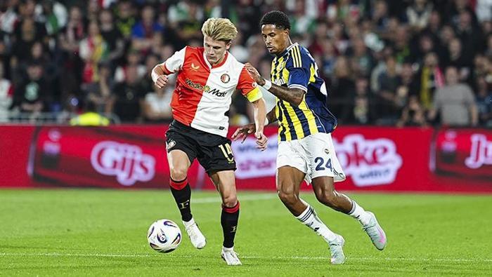 Feyenoord-Fenerbahçe maçı sonrası sert eleştiri Sosyal medyayı salladı