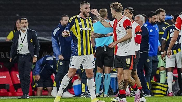 Feyenoord-Fenerbahçe maçı sonrası sert eleştiri Sosyal medyayı salladı