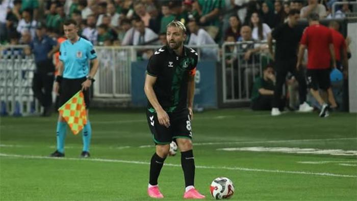 Caner Erkinden eşi Şükran Ovalıya sosyal medyada ilan-ı aşk