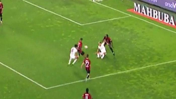 Gaziantep FK-Galatasaray maçını Trio ekibi değerlendirdi Karar doğru, net penaltı...