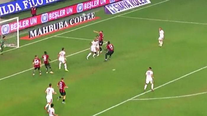 Gaziantep FK-Galatasaray maçını Trio ekibi değerlendirdi Karar doğru, net penaltı...