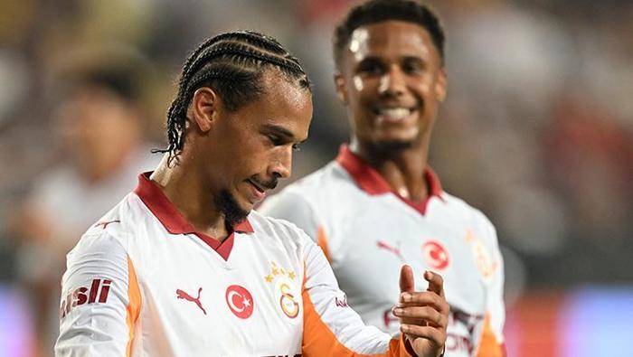 HERKESİN BİLDİĞİ FUTBOLCU