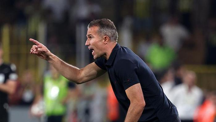 VAN PERSIE: DAHA SAKİN KALABİLİRDİK