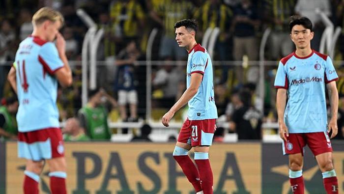 FEYENOORD, İSTANBULDA ÇÖKTÜ