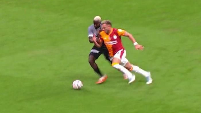 Galatasaray-Karagümrük karşılaşmasını Trio ekibi değerlendirdi: İlk golden önce faul...