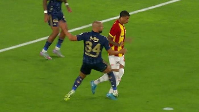 Göztepe-Fenerbahçe maçında tartışmalı pozisyon Trio yorumladı: Penaltı, kırmızı kart...