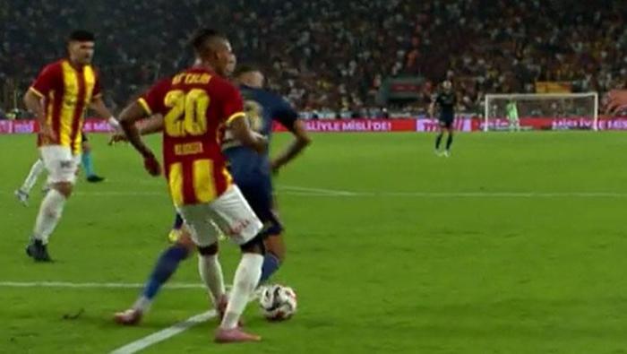 PENALTIYI HAKEM VERMELİYDİ
