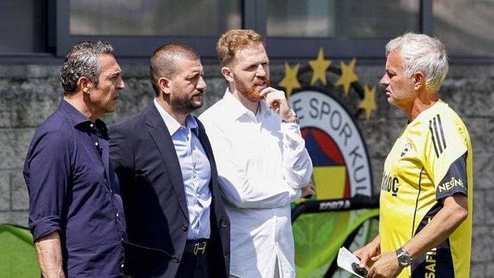Fenerbahçede gece yarısı transfer operasyonu Yıldız oyuncu İstanbula geldi