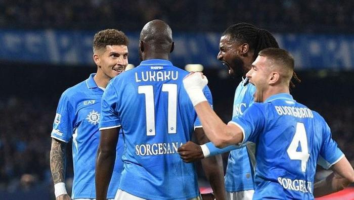 Napoli transferde Galatasarayın eline düştü Lukaku şokuna Icardi pansumanı, taraftarlar tepkili