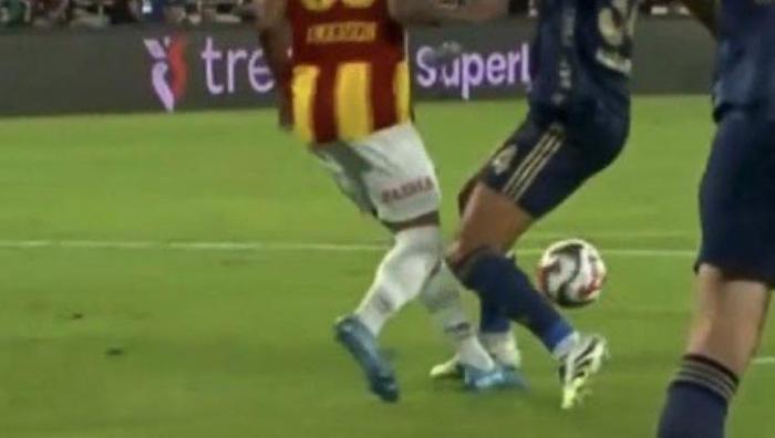 Göztepe - Fenerbahçe: Yasin Kol