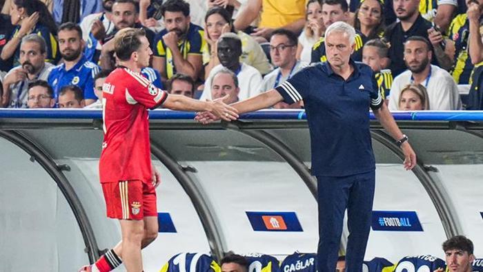 JOSE MOURINHO ELİNİ UZATTI, KEREM KARŞILIK VERDİ