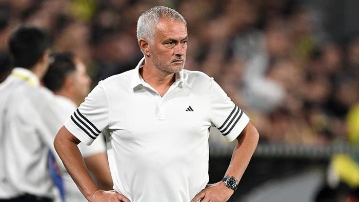 BURADA TEKNİK DİREKTÖR, FUTBOLDAN EN AZ ANLAYAN KİŞİ