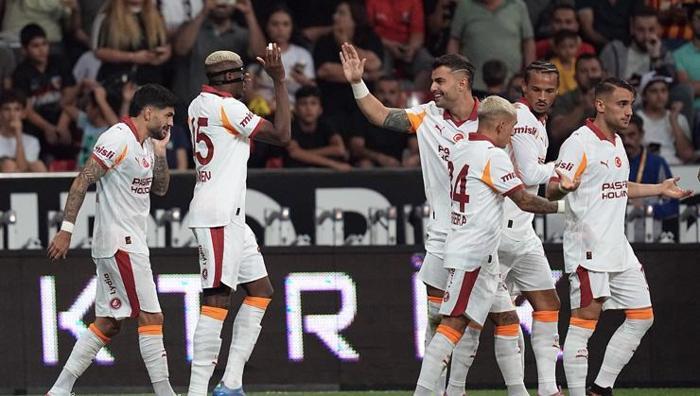 Galatasarayda transfer krizi Rusyadan Carlos Cuesta açıklaması: İmzalar neden atılmadı