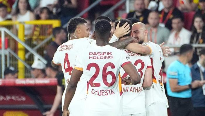 Galatasarayda transfer krizi Rusyadan Carlos Cuesta açıklaması: İmzalar neden atılmadı