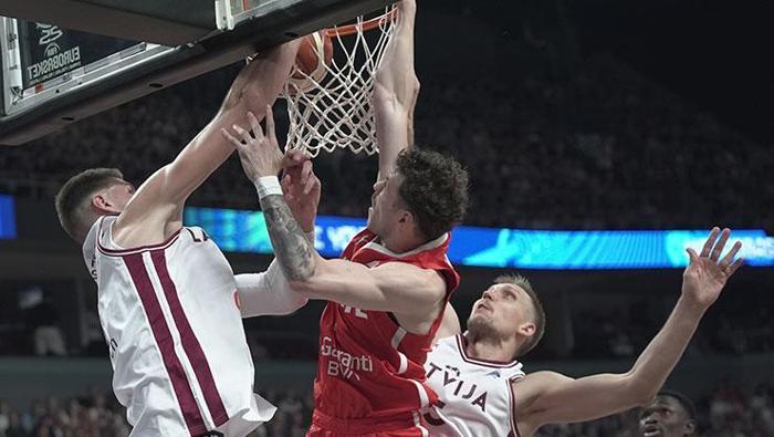 PORZİNGİS POSTER OLDU