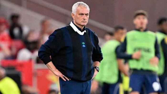 Fenerbahçe ile yollarını ayıran Mourinhonun Türkiye macerasına damga vuran olaylar | Irkçılık suçlaması, Okan Buruk kavgası...