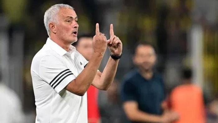 Fenerbahçe ile yollarını ayıran Mourinhonun Türkiye macerasına damga vuran olaylar | Irkçılık suçlaması, Okan Buruk kavgası...