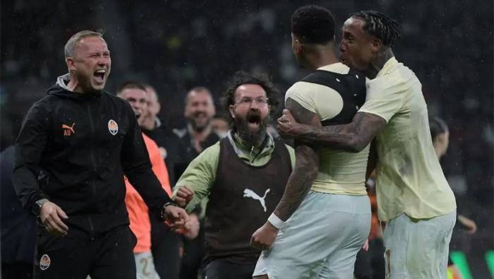 Arda Turan zoru başardı, Türkiyeyi işaret etti Edin Dzeko takımını ipten aldı | UEFA Konferans Ligi