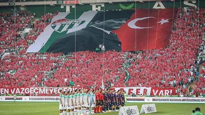 Bursaspor - 1461 Trabzon FK maçında 30 Ağustos coşkusu: 41 bin 680 biletli seyirci izledi