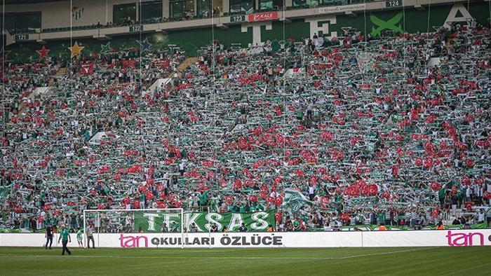 Bursaspor - 1461 Trabzon FK maçında 30 Ağustos coşkusu: 41 bin 680 biletli seyirci izledi
