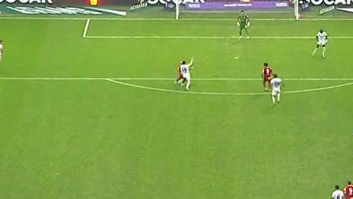 Galatasaray-Rizespor karşılaşmasını Trio ekibi değerlendirdi: Kurallar bunu emrediyor...