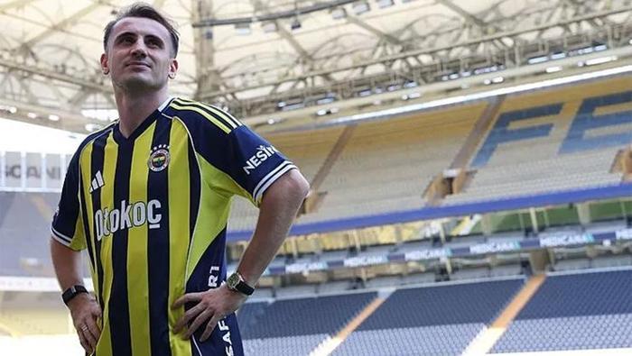 Kerem Aktürkoğlundan Fenerbahçe formalı çocukluk fotoğrafı paylaşımı