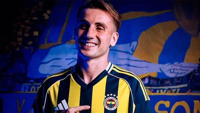 Kerem Aktürkoğlundan Fenerbahçe formalı çocukluk fotoğrafı paylaşımı