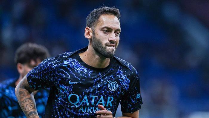SIRADA HAKAN ÇALHANOĞLU VAR
