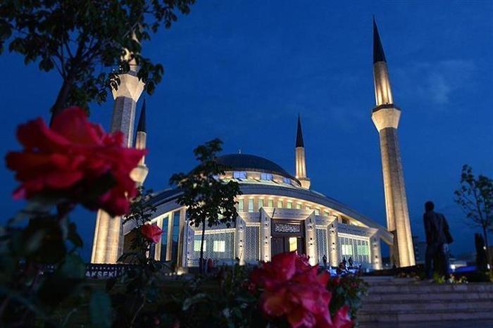 Mevlid Kandilinde ne yapılır 2025 Mevlid Kandili gecesi yapılacaklar nelerdir Mevlid Kandili gecesi yapılması gereken ibadetler
