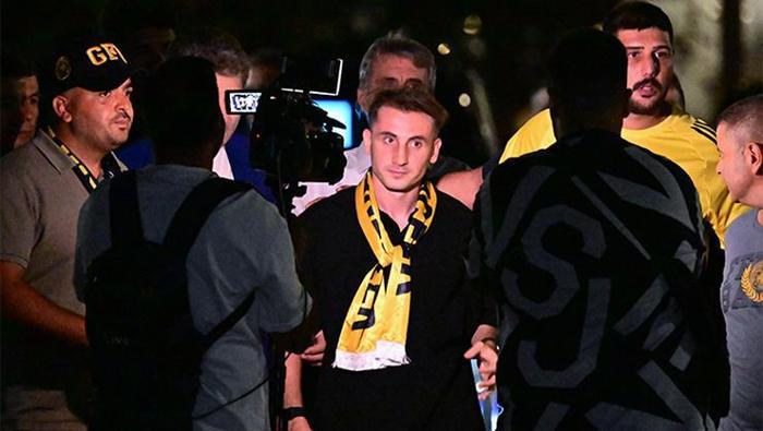 İçerisinde yok yok: Fenerbahçenin yeni transferi Kerem Aktürkoğlunun yeni evi göz kamaştırdı