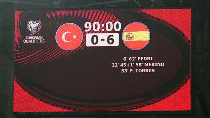 Türkiye - İspanya maçının ardından usta isimden sert eleştiri: Sadece yenilmedik, özgüvenimiz kırıldı, incindik | Gerçekler acı verici