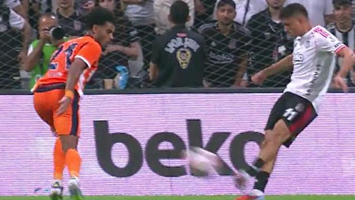 Beşiktaşın penaltı beklediği pozisyonda karar doğru mu