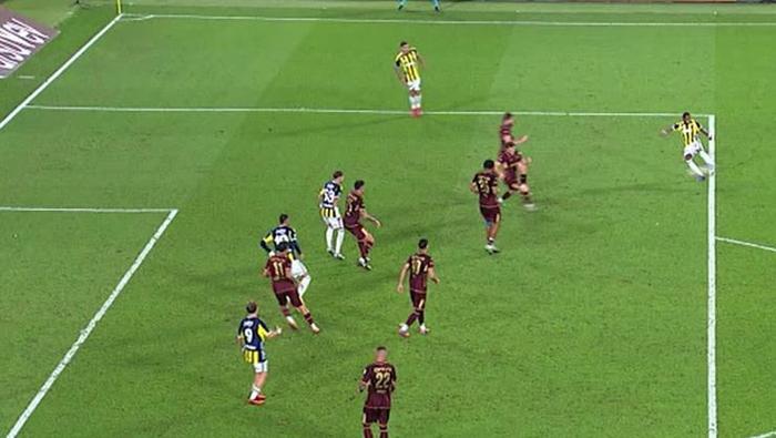 Fenerbahçenin golü öncesi ofsayt var mı