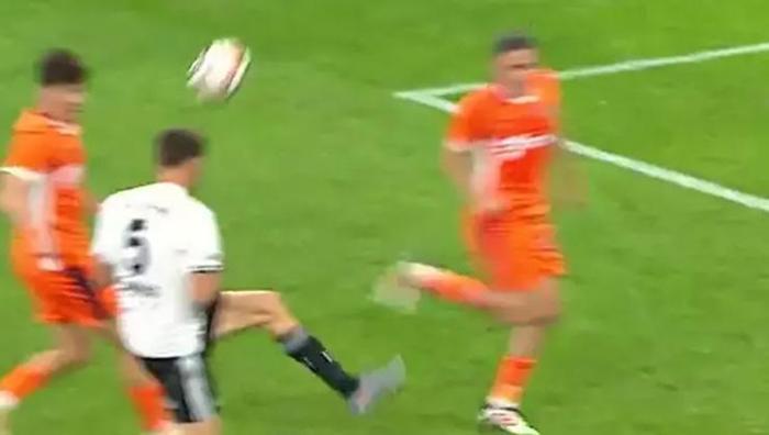 Beşiktaş-RAMS Başakşehir: Alper Akarsu