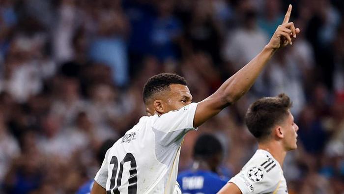 Şampiyonlar Liginde Türk gecesi: Kenan Yıldızdan 30 yıl sonra damga Arda Gülerin takımı Real Madrid 10 kişiyle kazandı